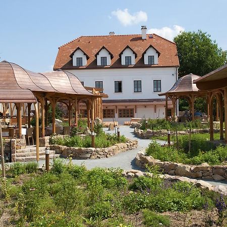 Babiccina Zahrada Penzion & Restaurant Průhonice Exterior foto