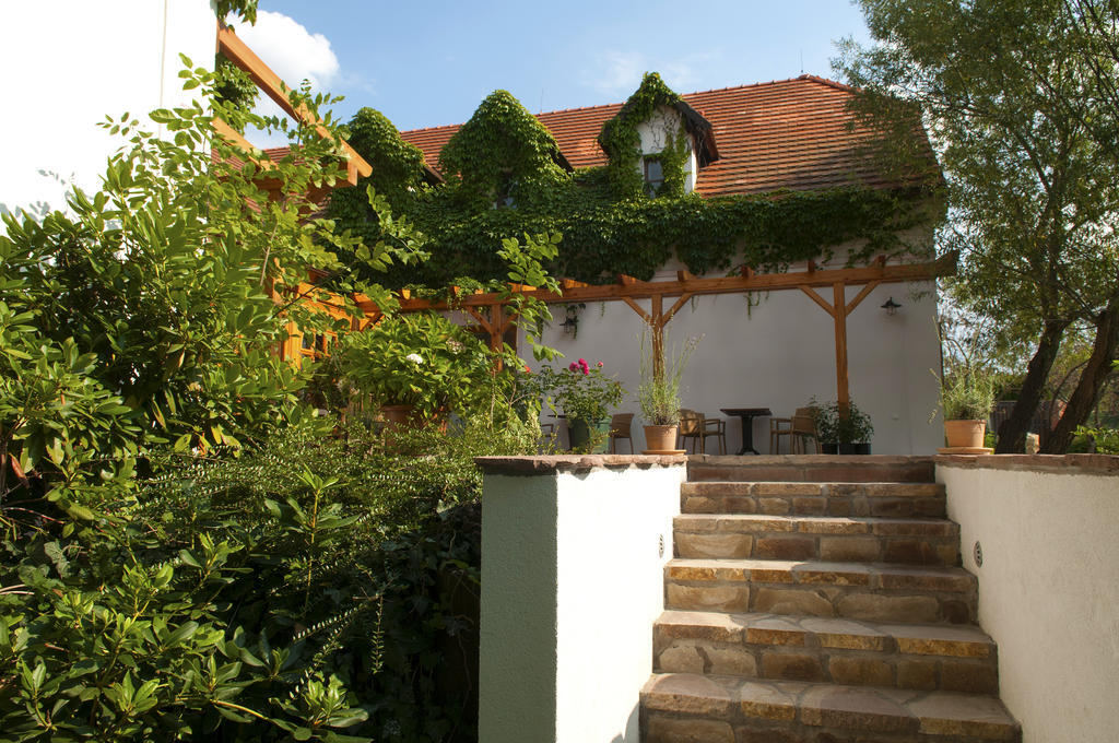 Babiccina Zahrada Penzion & Restaurant Průhonice Exterior foto