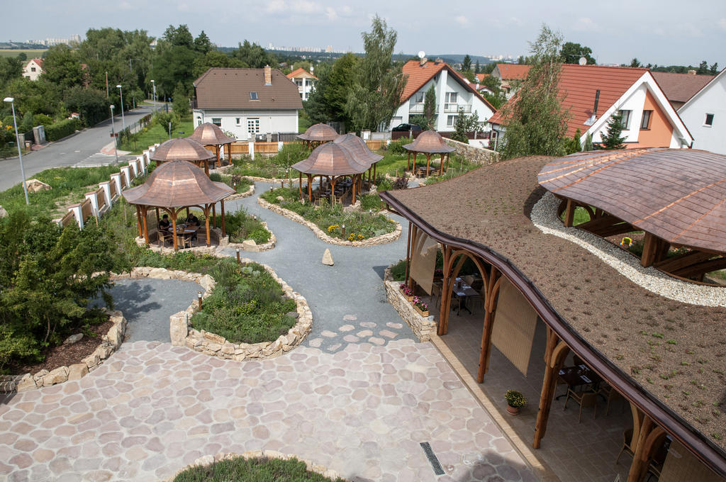 Babiccina Zahrada Penzion & Restaurant Průhonice Exterior foto