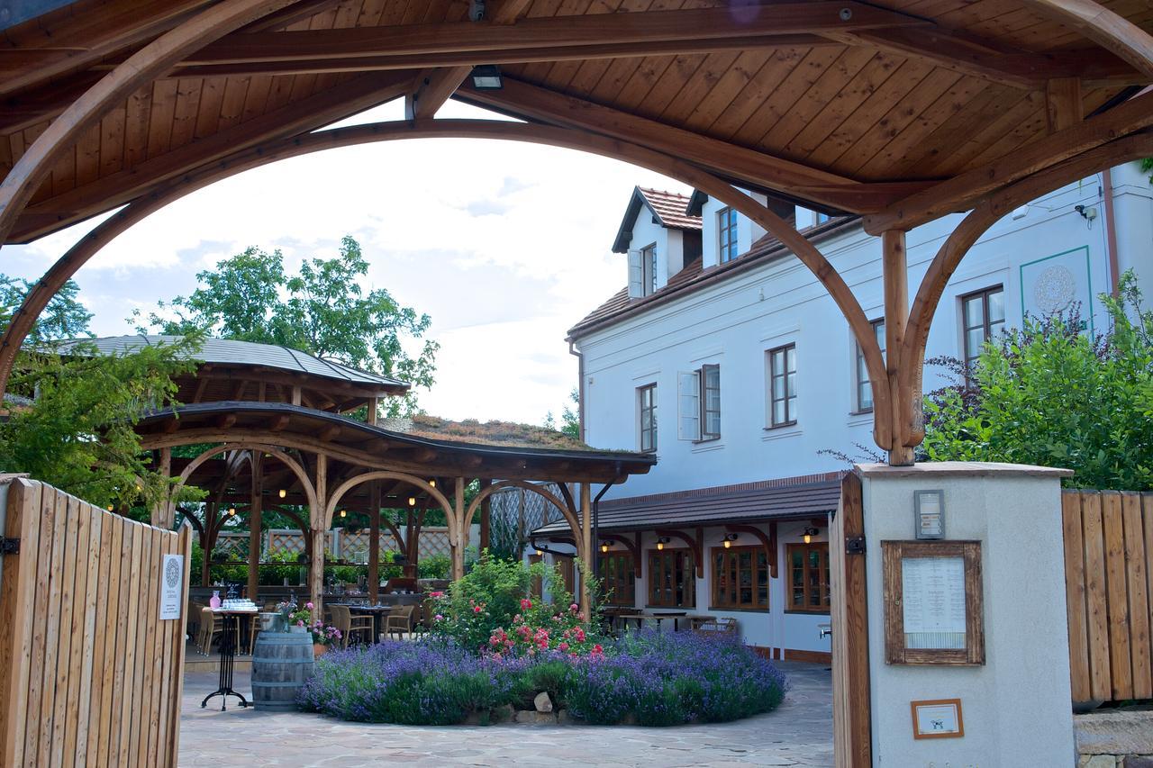 Babiccina Zahrada Penzion & Restaurant Průhonice Exterior foto