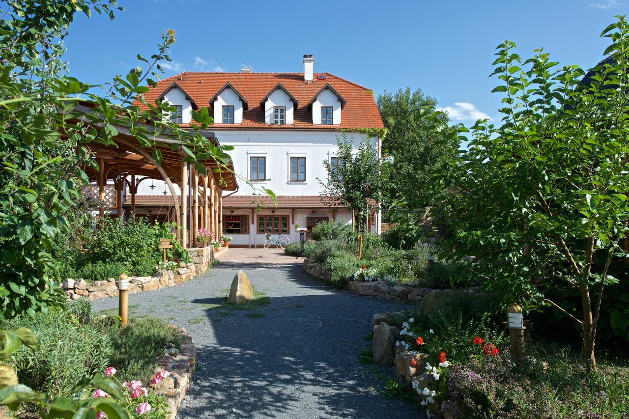 Babiccina Zahrada Penzion & Restaurant Průhonice Exterior foto