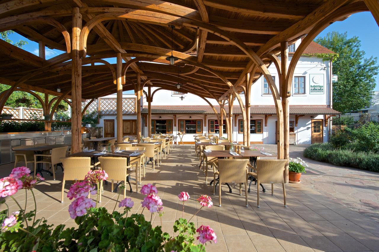 Babiccina Zahrada Penzion & Restaurant Průhonice Exterior foto
